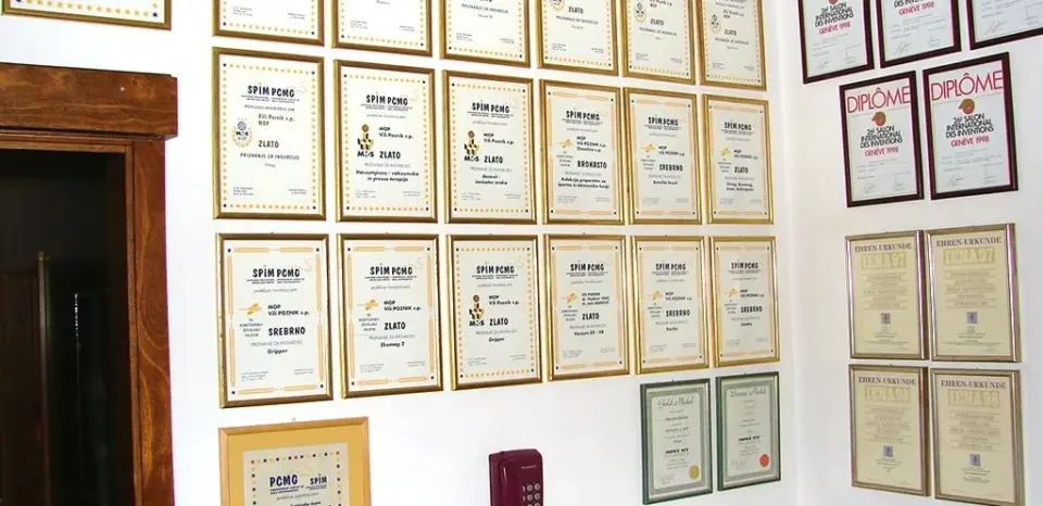 Diplômes et certificats associés aux technologies Poznik